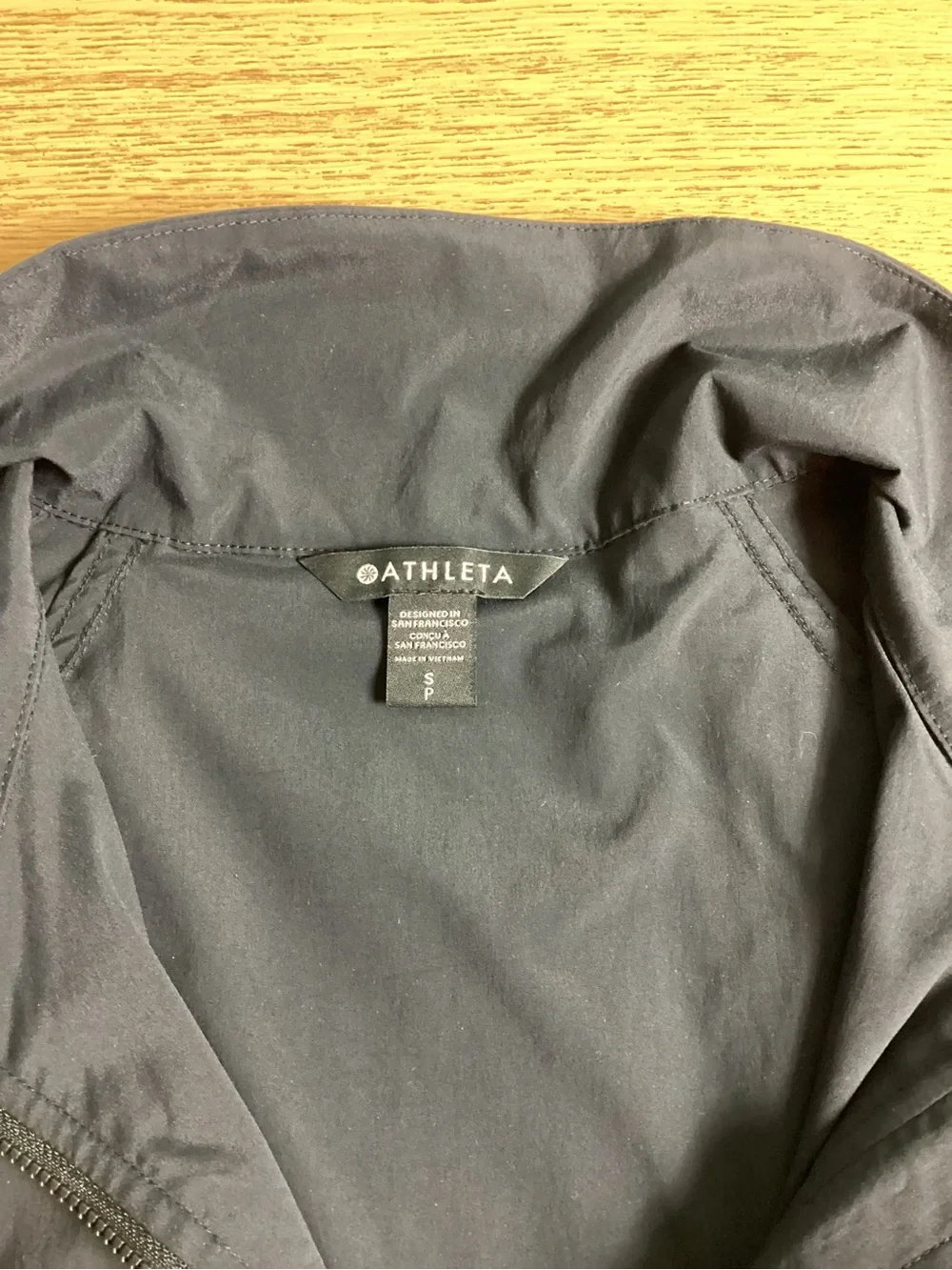 NWT Athleta Sojourn Pleated Back Pullover Top; Size: S/P